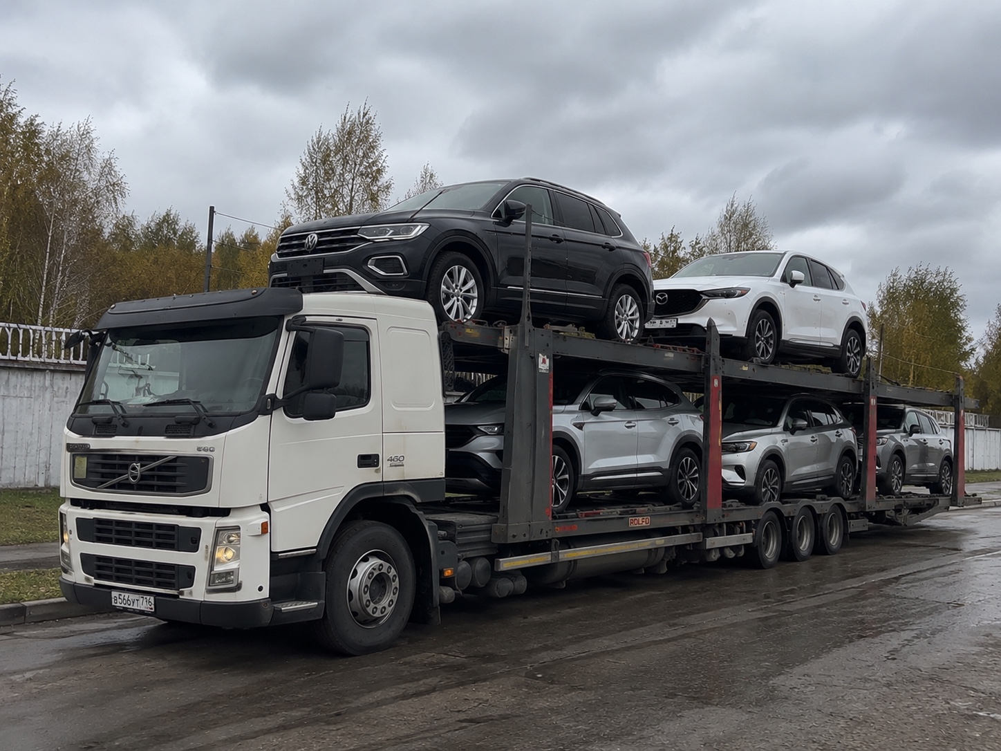 Автовоз с автомобилями